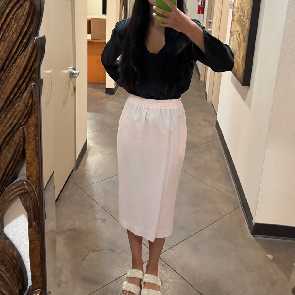 Elegant Vintage Light Pink Midi Skirt From the Brand Jeremiah.